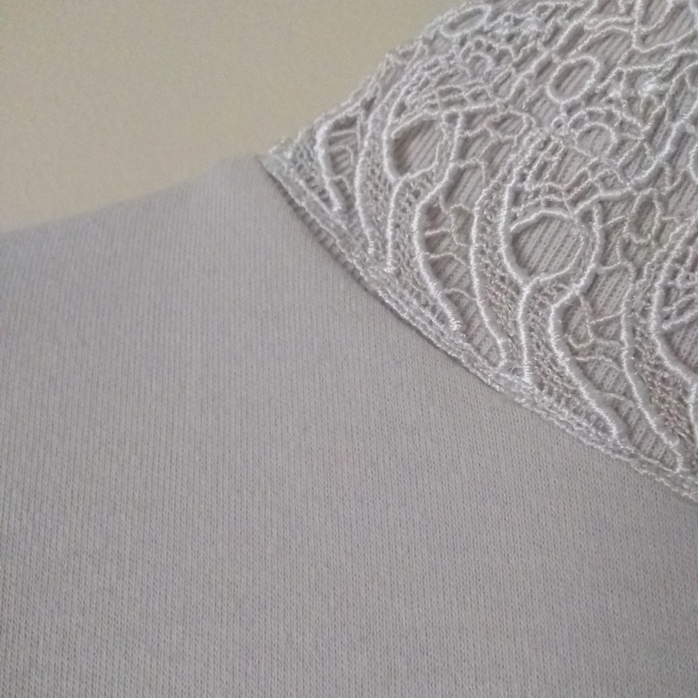 Vintage Adolfo Top Beige 90s Turtle Neck Crochet Trim Pearl Buttons Large - Picture 2 of 8